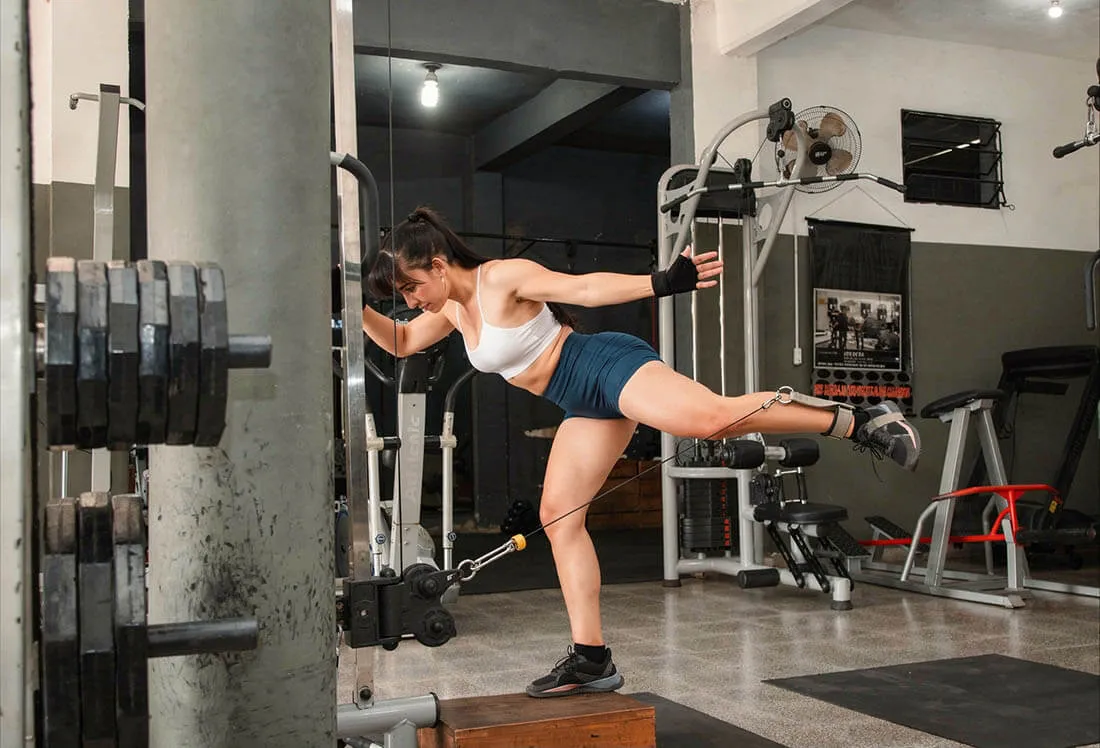 Отведение ноги в сторону и по диагонали в кроссовере