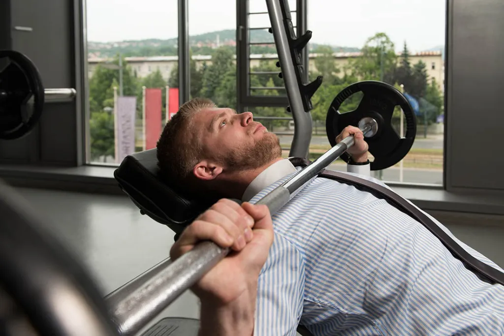 Техника дыхания при выполнении жима лежа