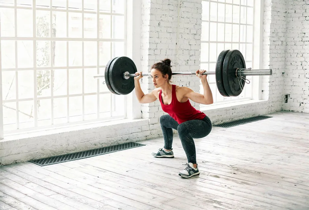 Выполнение приседаний «плие» со штангой